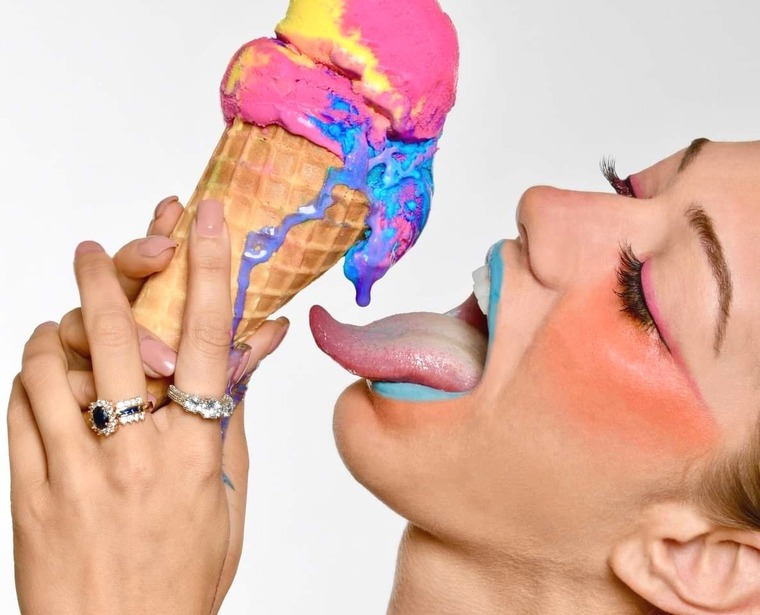 Lola Lipps cover image
