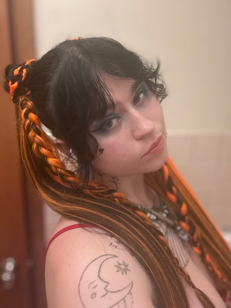 LolaMAXXX cover image