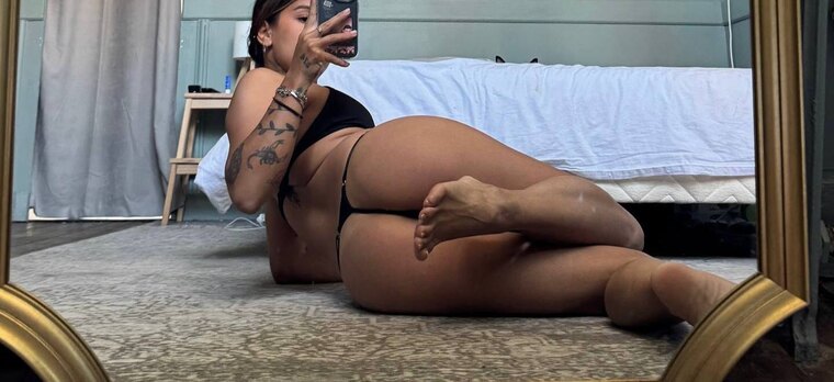 Lola 🖤 banner image
