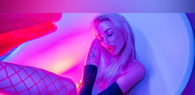 Lola Doll π banner image
