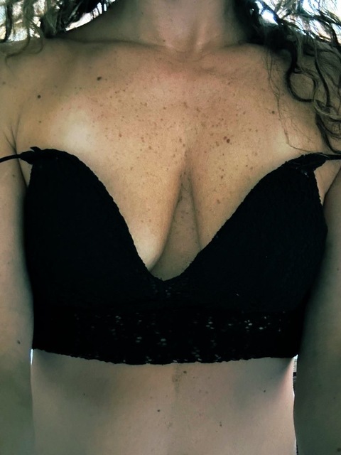 Lonelygirlxoxo cover image