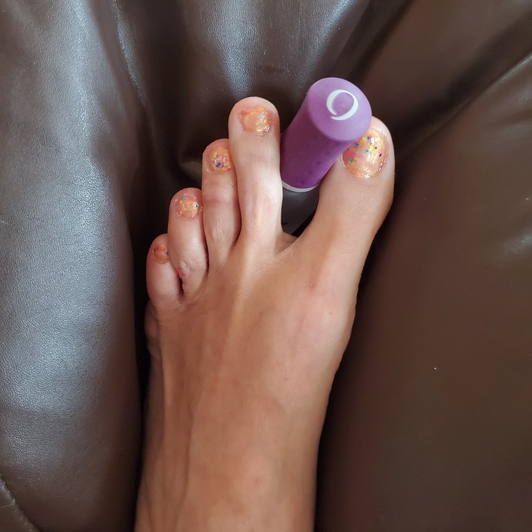 long flexible toes banner image