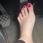 Long toes blonde avatar