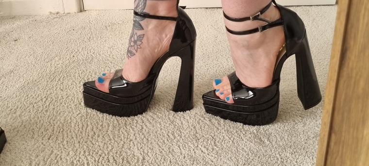✨️Loryns Tattooed Toes✨️ cover image