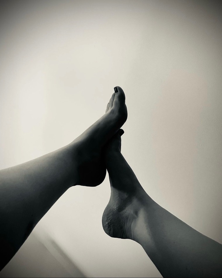 lovelylittlefeet cover image