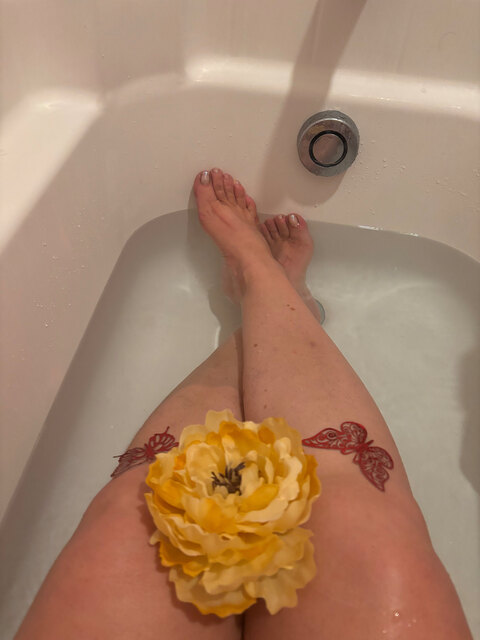 Lovely Feet Realm 👣👸🏻 cover image