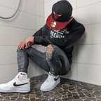 LoveWetSneaker86 avatar