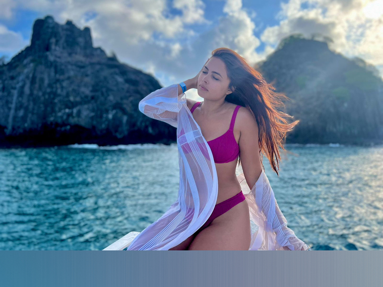 LUANA SANTOS banner image
