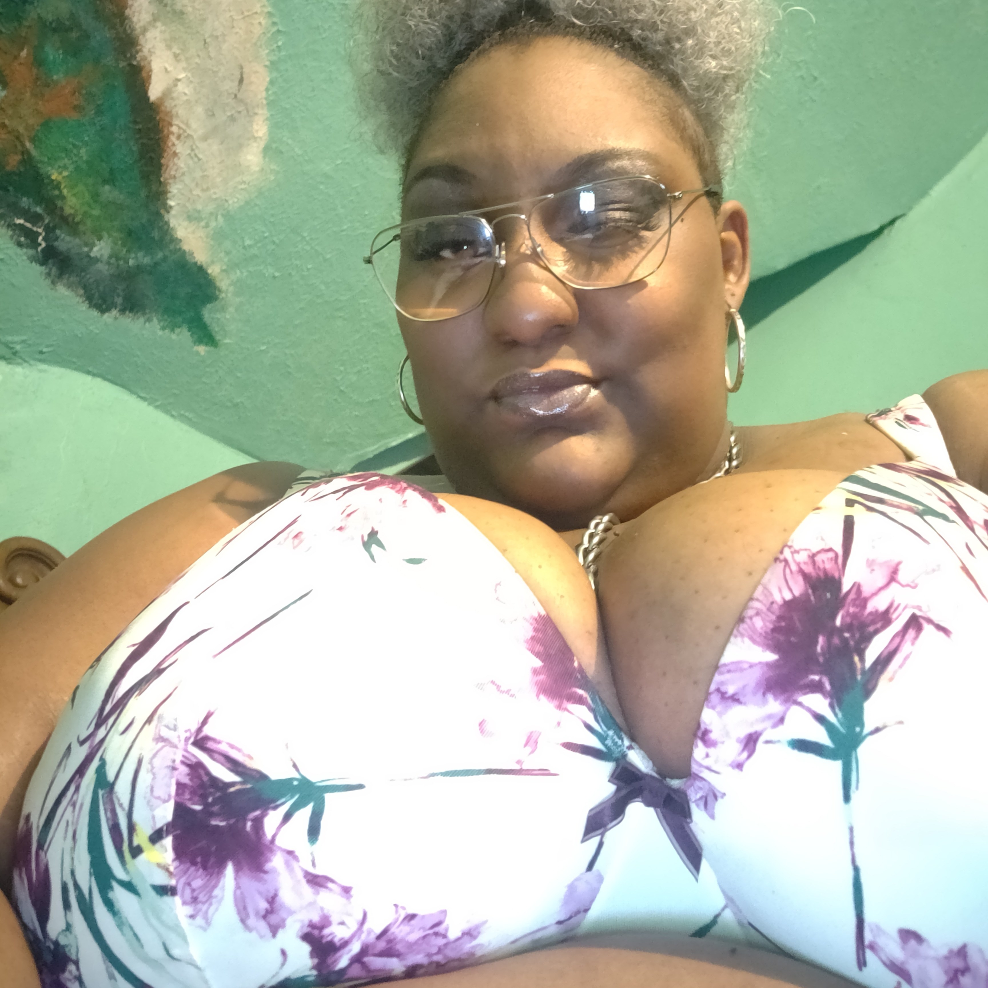 YOUR FAVORIT3 BBW avatar