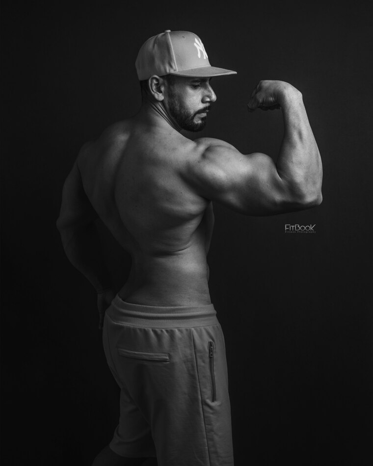 Luigi Physique cover image