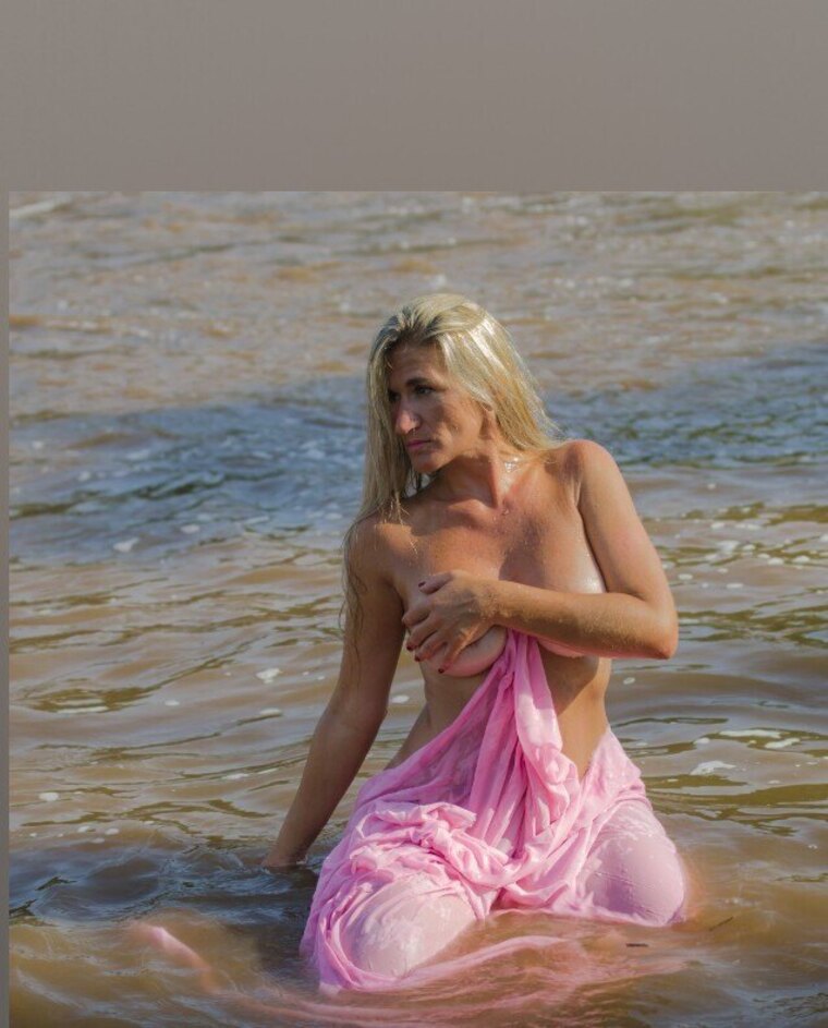 Luz.camara.accionHOT cover image