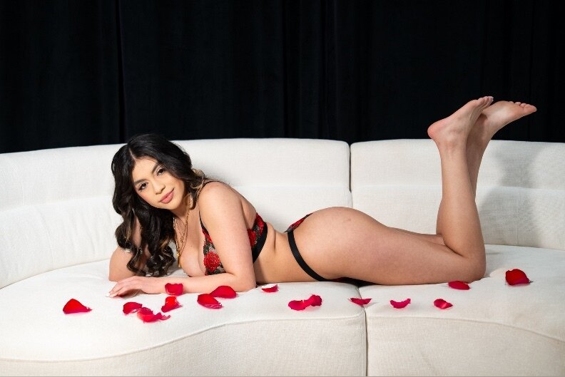 Amber | 4'10 ๐ banner image