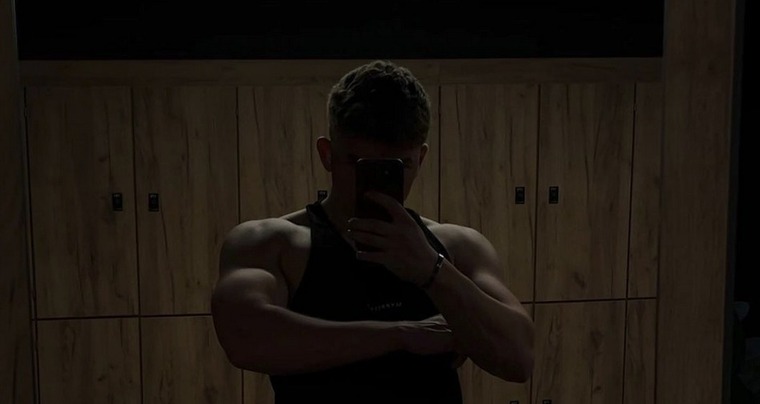 Leon 😈 cover image