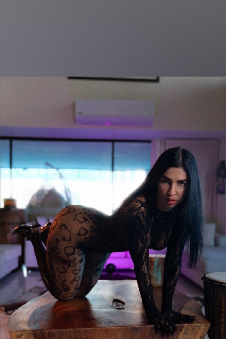 👑 Maddie Kinky cover image