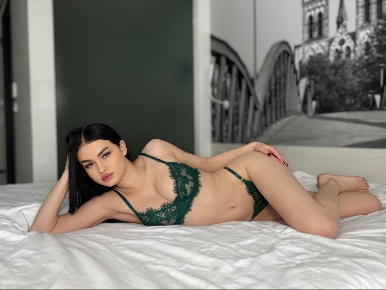 Madison Fox๐ฆ banner image