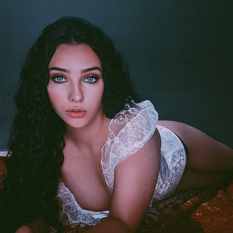 Maevi Kasana 🔥🍑 banner image