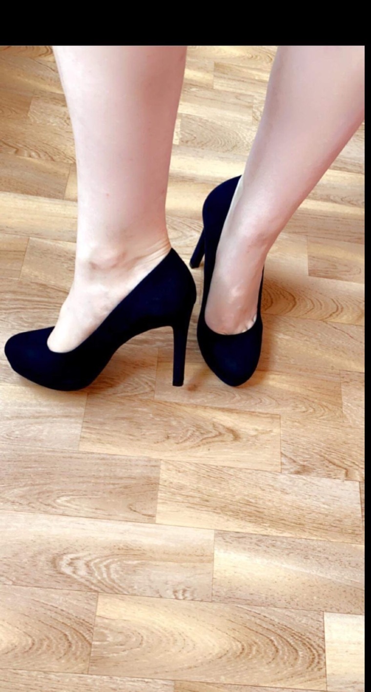 Ma lady feet cover image