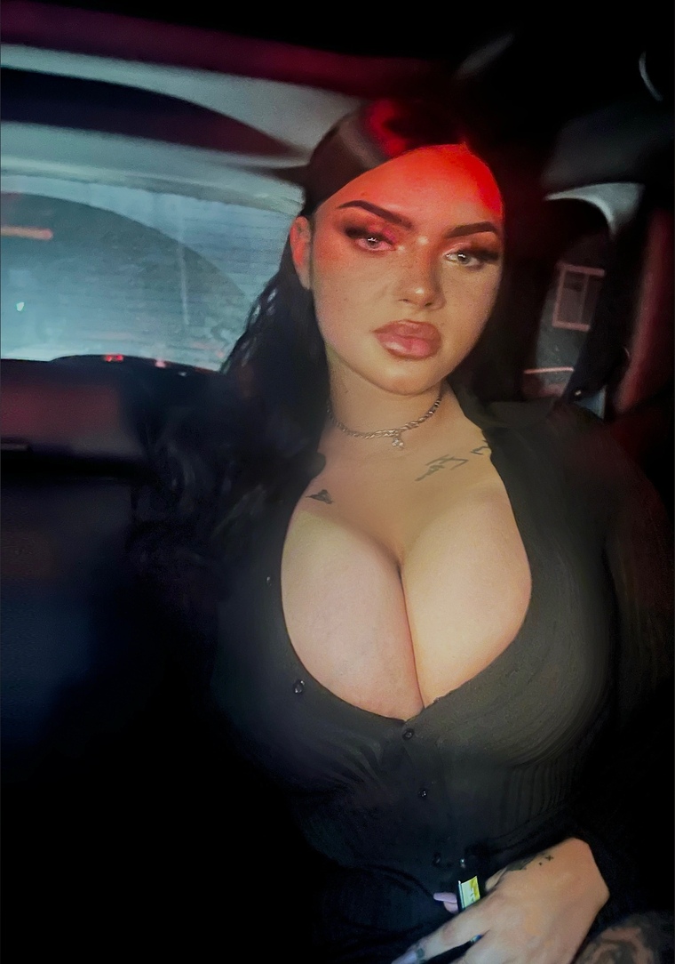 Mami K❤️‍🔥💋 cover image