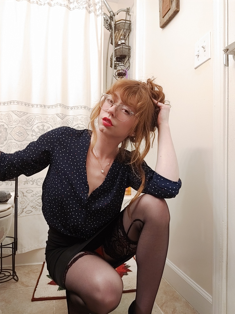 MS. FRIZZLE ⋆✮⋆࿔ RATED #1 REDHEAD ON OF banner image