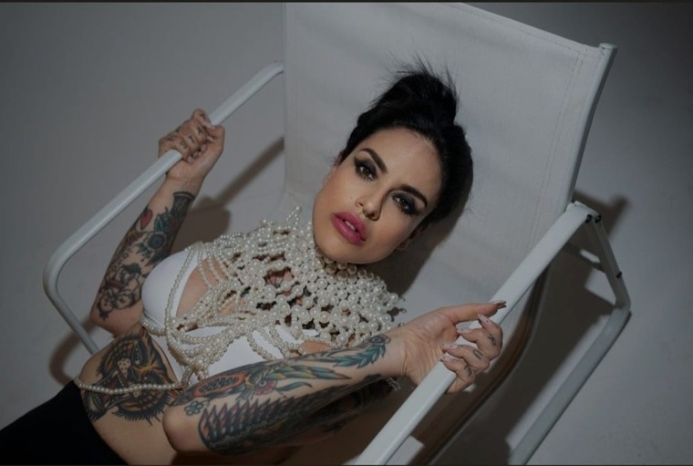 Manola Tenti REAL cover image