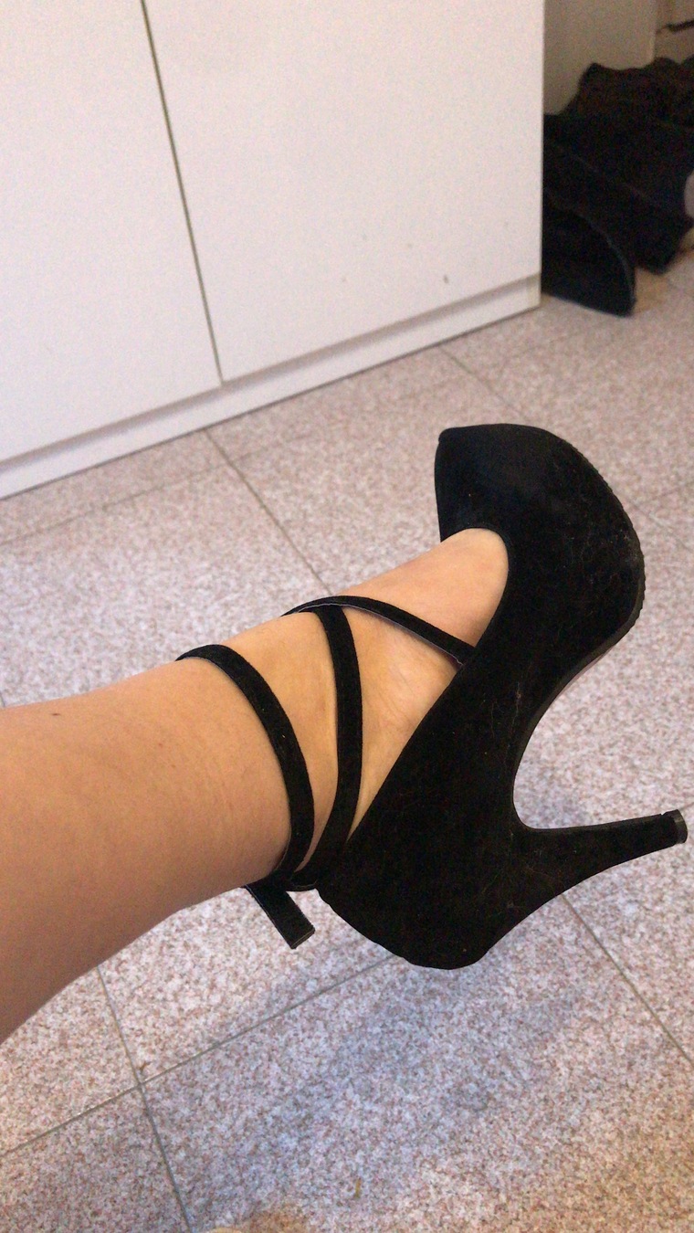 Feet_ina_ banner image