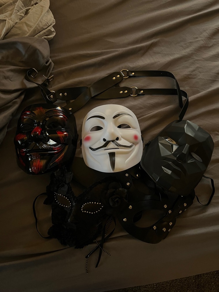 maskedmombod cover image