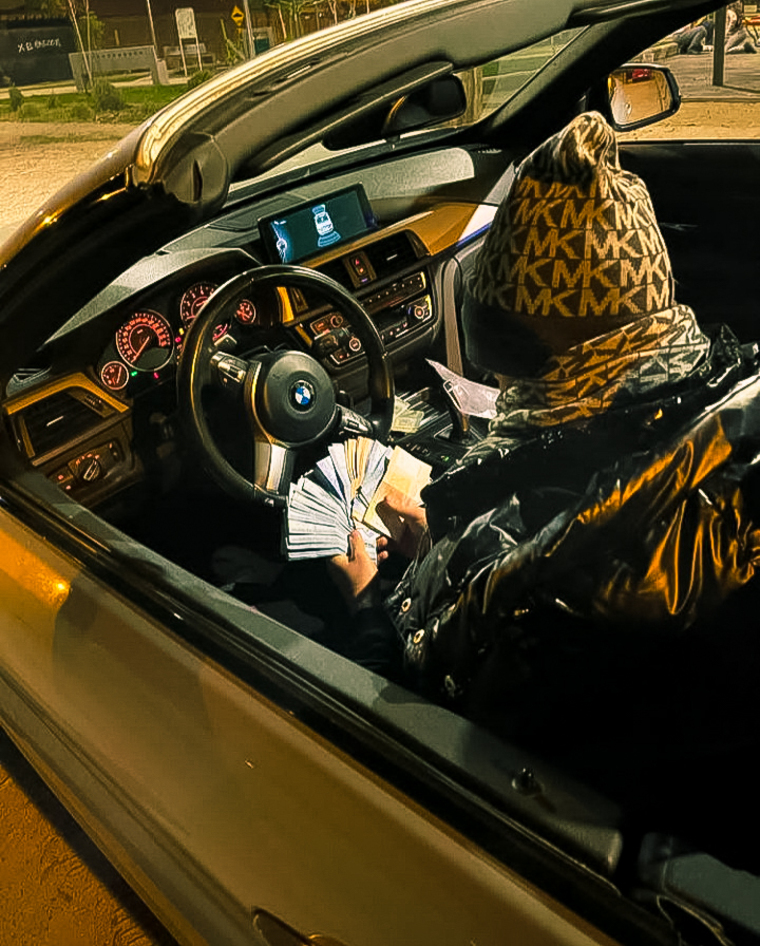//// CHRIS MAU //// banner image