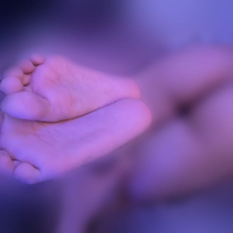 Meli's Feet 🦶🏻 cover image