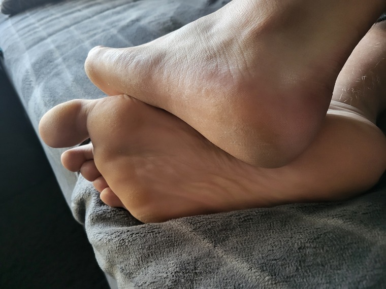 mennfeetandsocks cover image