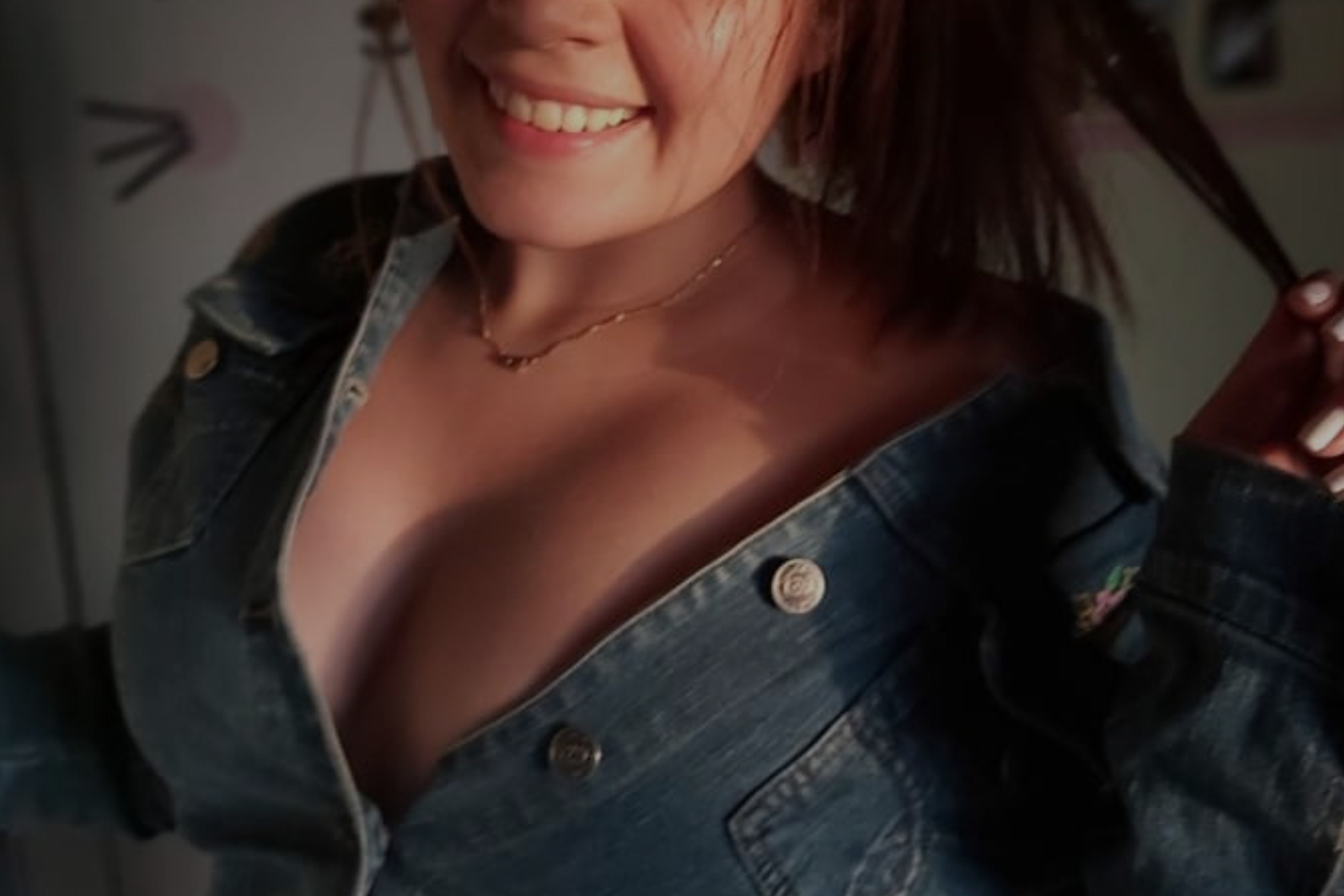 Mía hot 🔥 banner image