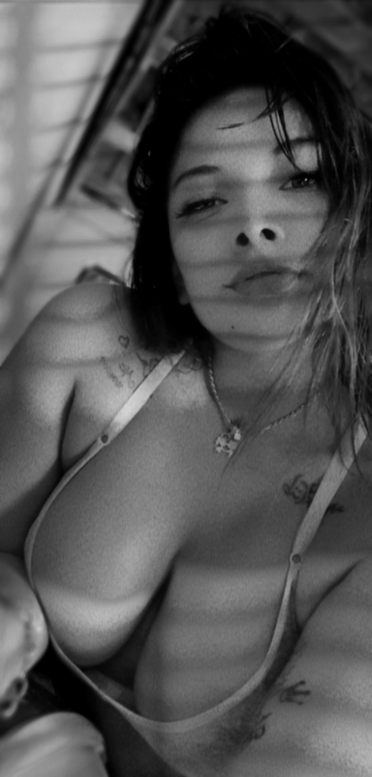 Mía Vega cover image