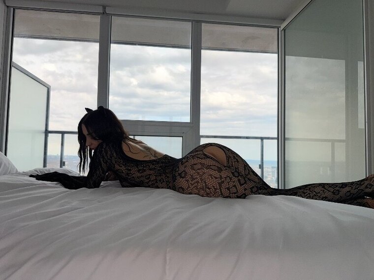 Mia Ray banner image