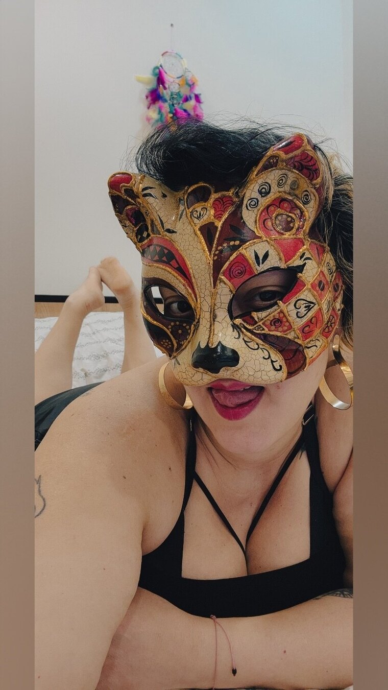 Miau Latina cover image