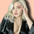 Mia White avatar