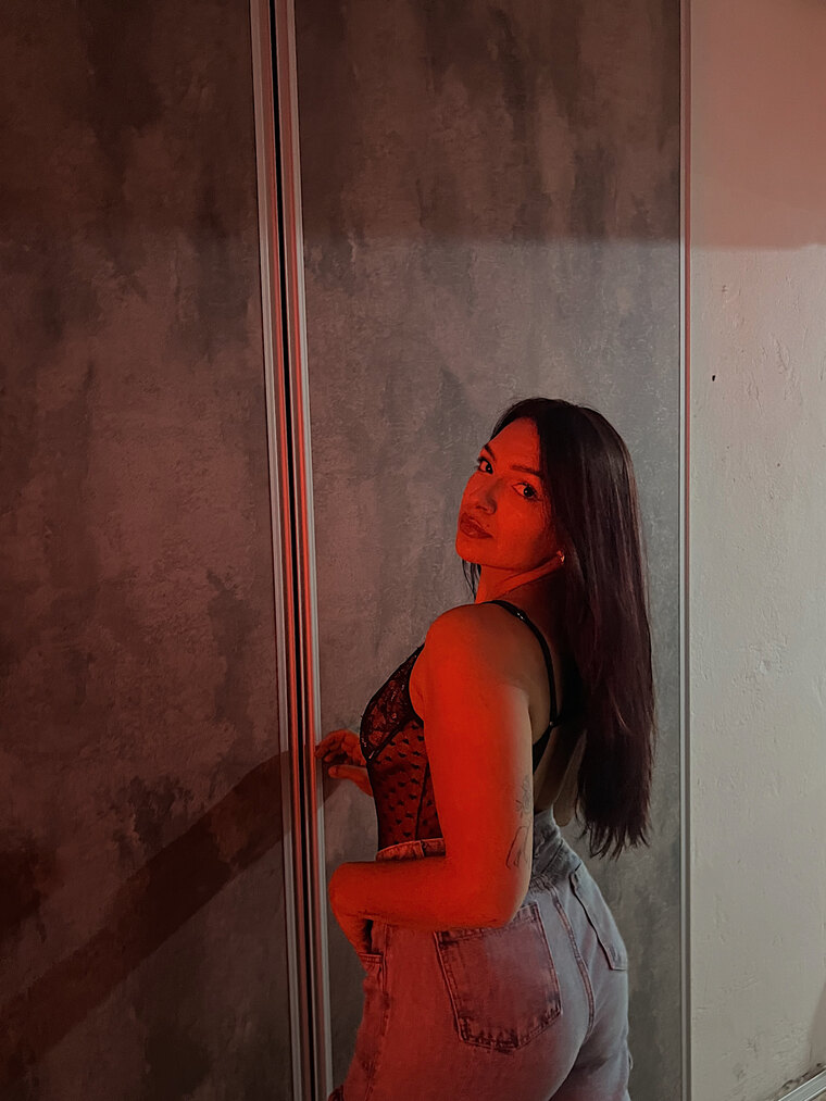 Mica Lencina cover image