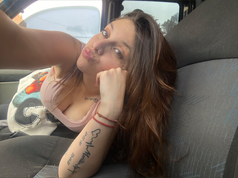 **🍯 𝑯𝒐𝒏𝒆𝒚 𝑩𝒆𝒕𝒘𝒆𝒆𝒏 𝒀𝒐𝒖𝒓 𝑺𝒉𝒆𝒆𝒕𝒔 💦** cover image