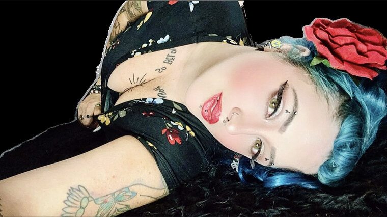 Miiss Triixie (𝒬𝓊𝑒𝑒𝓃 𝑜𝒻 𝒩𝑜𝑜𝒹𝓈 🍜) cover image