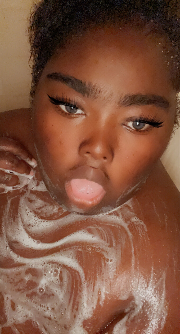 💰🦍 Milli Gang Queen 🦍💰 cover image