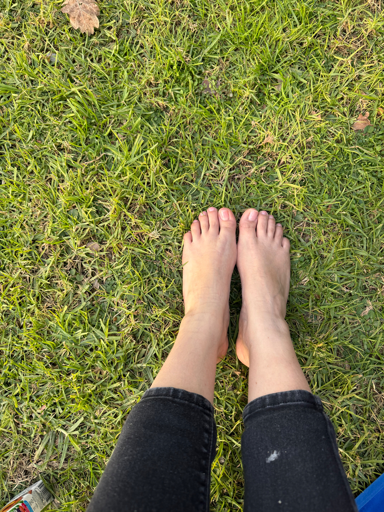 Caroline👣🍒 cover image
