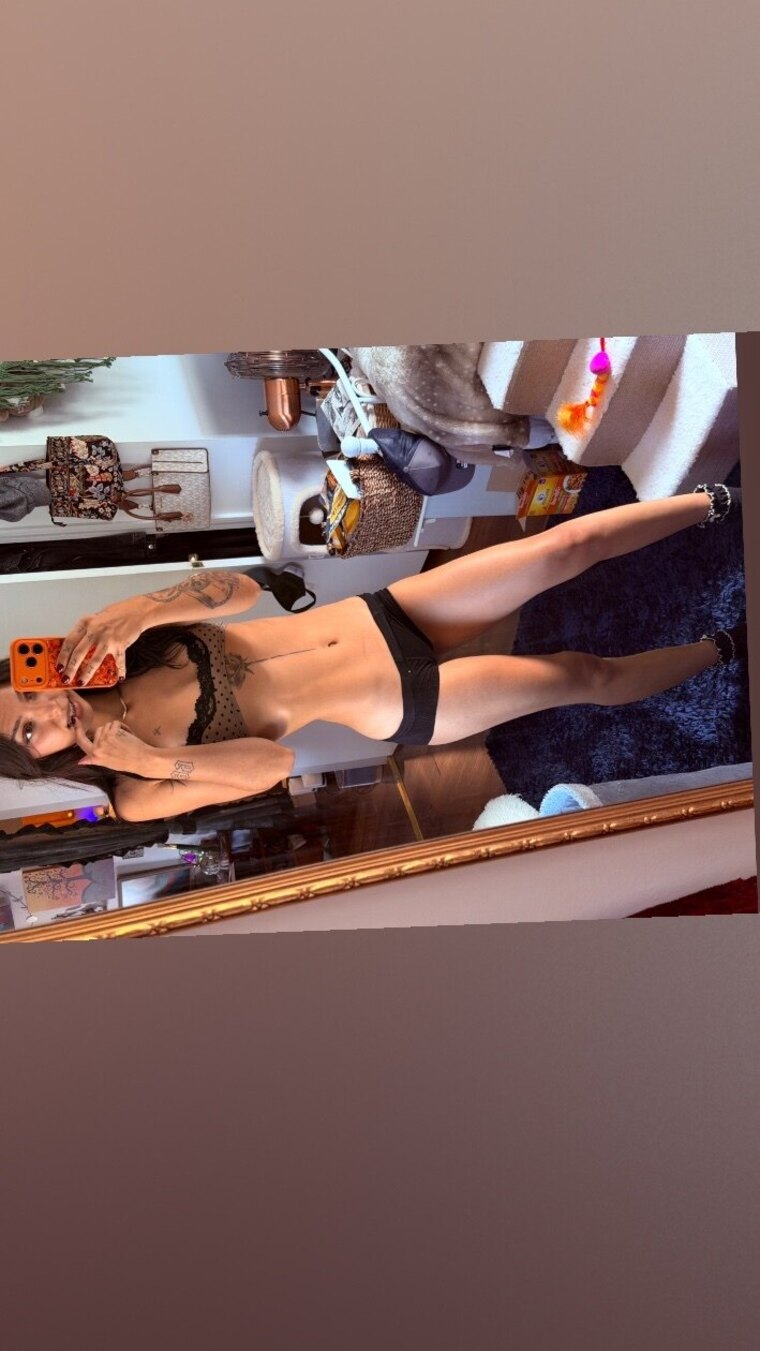 Carlyyy banner image
