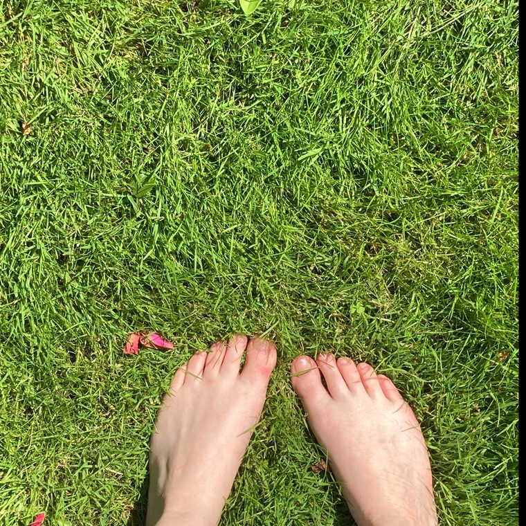 Minna’s petite feet cover image