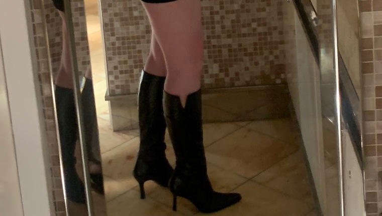 Your goddess 🦶🏻 cover image