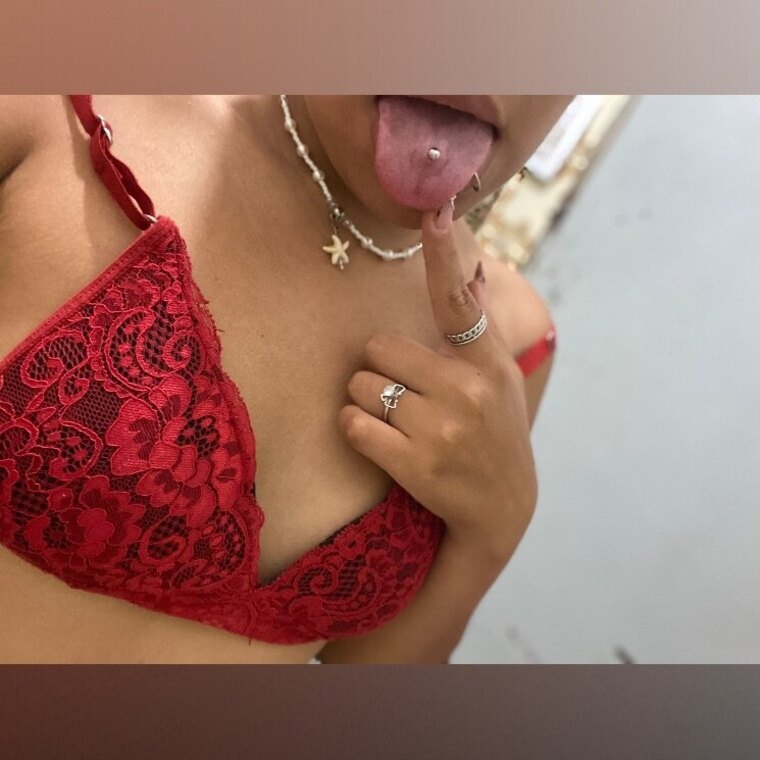 Emily💦👅 cover image