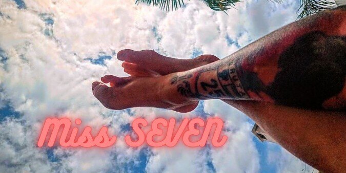 🦶MISS SEVEN 💄 banner image
