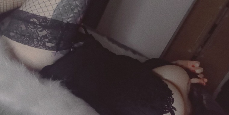 Tits &amp; toes 🖤 cover image