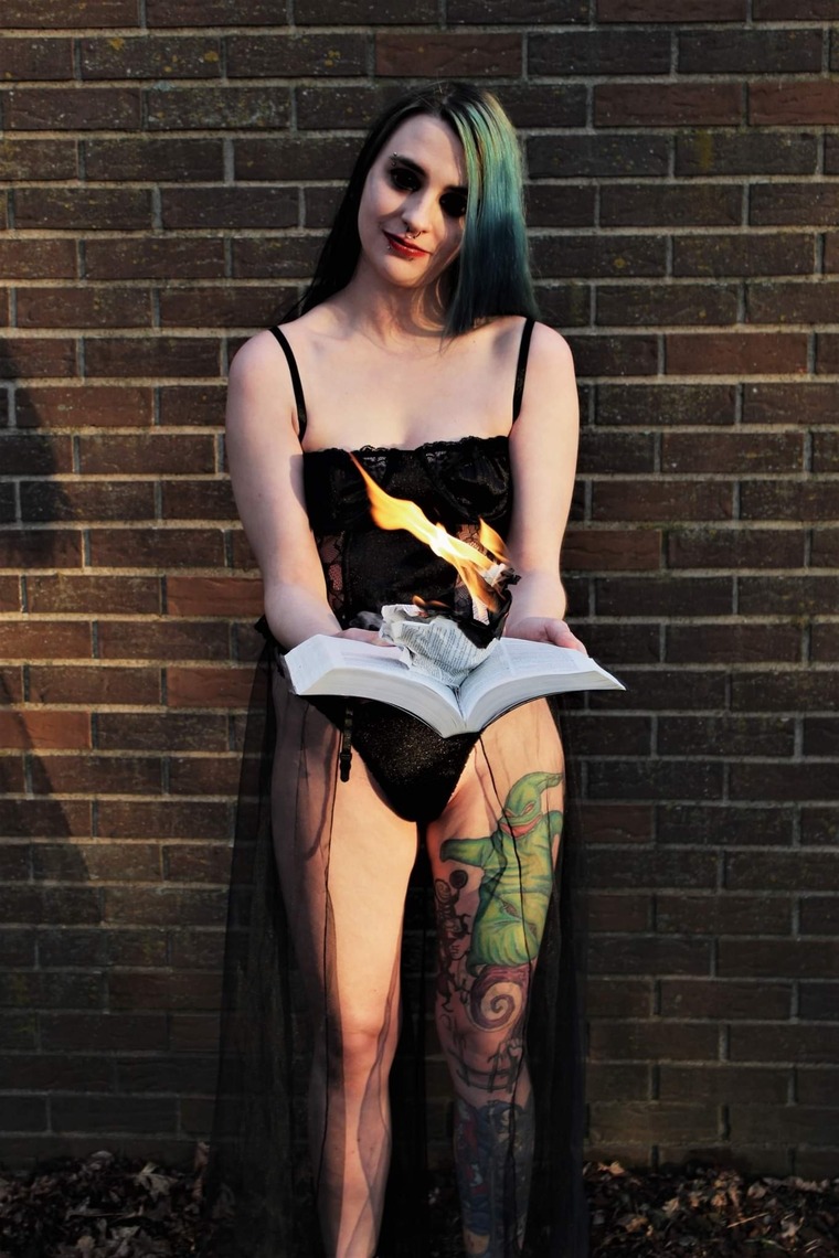 Mistressmurder 's serial stories cover image