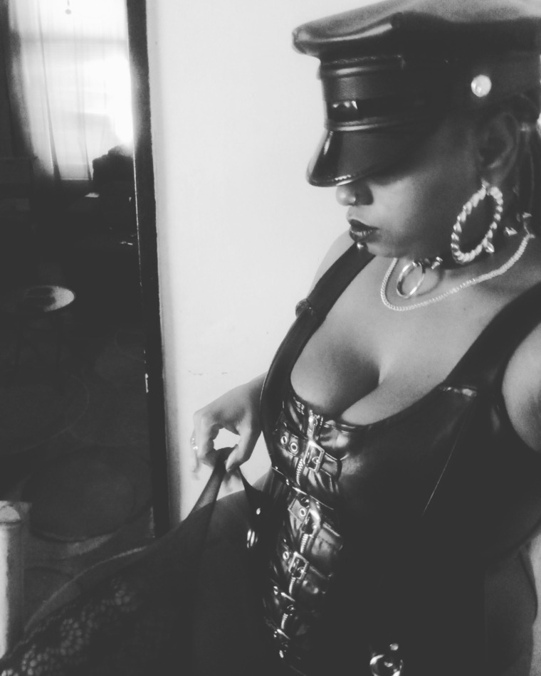 Mistress Roanna Widow cover image