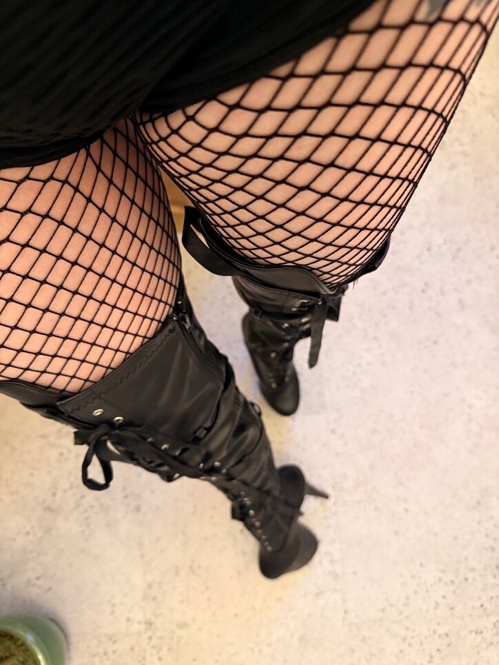 Mistress Scarlett boots banner image