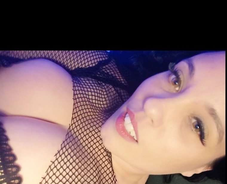 Mistress V NZ's Findom Queen 👑 cover image