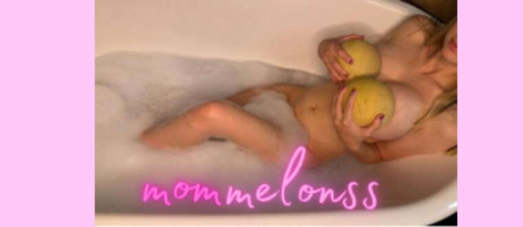 mommelonss banner image